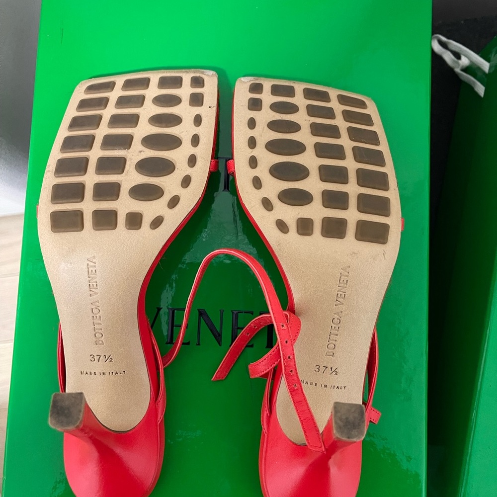 Bottega Veneta Square Stretch Strap Sandal - Picture 5 of 10